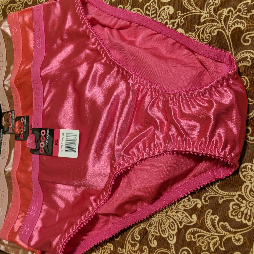 Lingerie - Picture 3 of 7